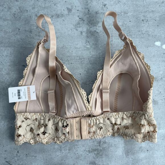 Elegant Lace Bralette in Cream - Picture 2 of 5